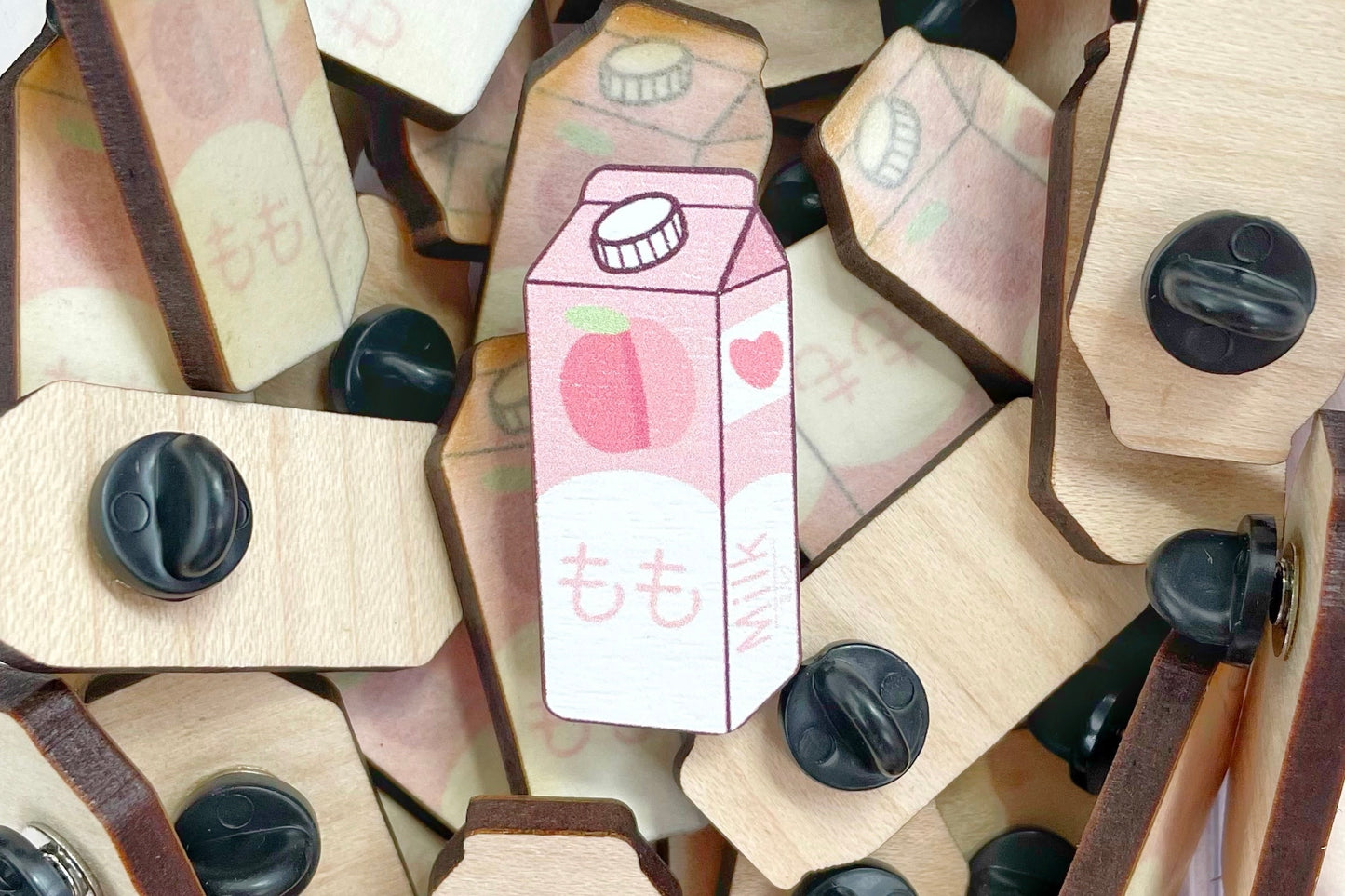 Peach MomoももMilk Carton Wooden Pin